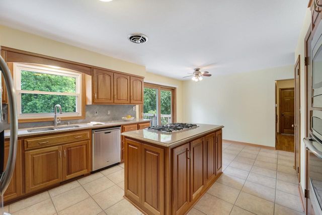 518 W Grand AVENUE, Port Washington, WI 53074