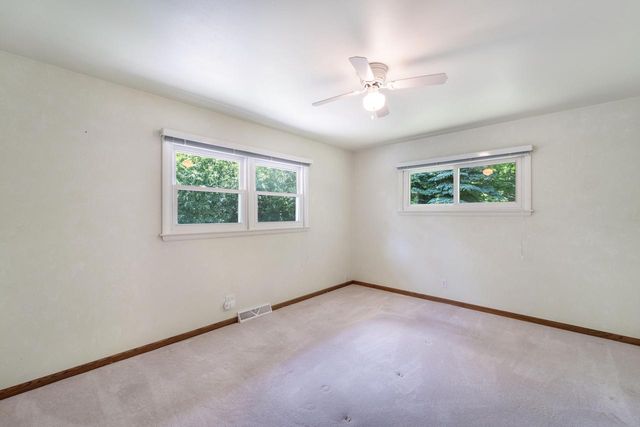 518 W Grand AVENUE, Port Washington, WI 53074
