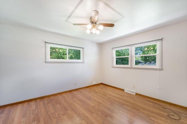 518 W Grand AVENUE, Port Washington, WI 53074