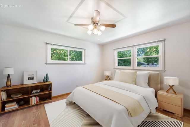 518 W Grand AVENUE, Port Washington, WI 53074