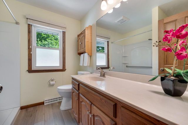 518 W Grand AVENUE, Port Washington, WI 53074