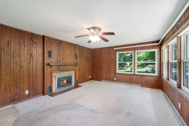 518 W Grand AVENUE, Port Washington, WI 53074