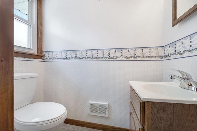 518 W Grand AVENUE, Port Washington, WI 53074