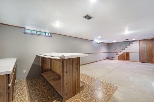 518 W Grand AVENUE, Port Washington, WI 53074