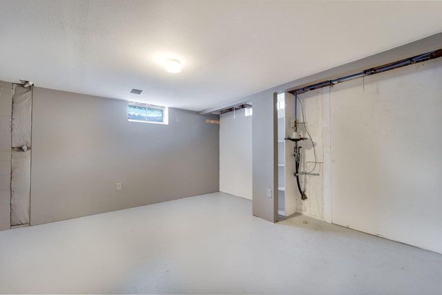 518 W Grand AVENUE, Port Washington, WI 53074