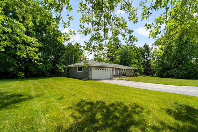 518 W Grand AVENUE, Port Washington, WI 53074