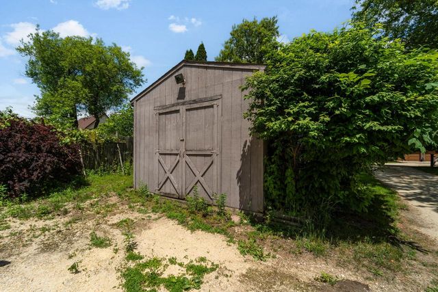 518 W Grand AVENUE, Port Washington, WI 53074