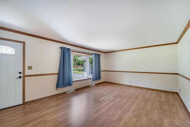 518 W Grand AVENUE, Port Washington, WI 53074