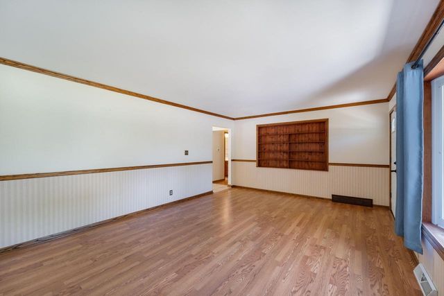 518 W Grand AVENUE, Port Washington, WI 53074