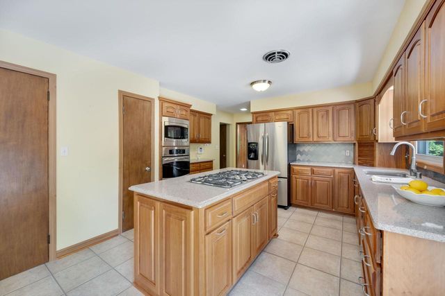518 W Grand AVENUE, Port Washington, WI 53074