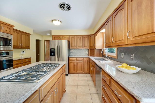 518 W Grand AVENUE, Port Washington, WI 53074