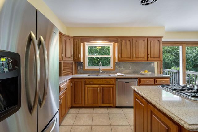 518 W Grand AVENUE, Port Washington, WI 53074