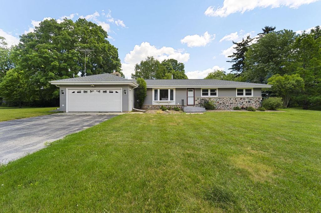 518 W Grand AVENUE, Port Washington, WI 53074