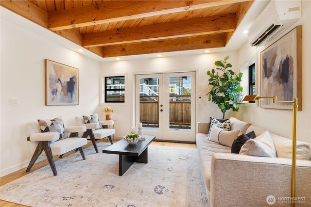 8253 Densmore Avenue N, Seattle, WA 98103