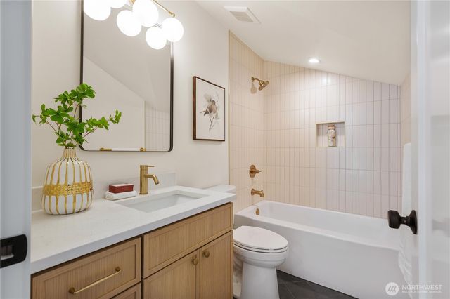 8253 Densmore Avenue N, Seattle, WA 98103