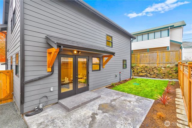 8253 Densmore Avenue N, Seattle, WA 98103