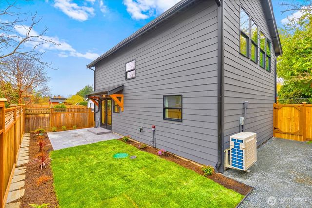 8253 Densmore Avenue N, Seattle, WA 98103