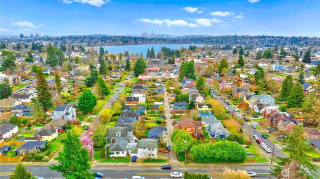 8253 Densmore Avenue N, Seattle, WA 98103