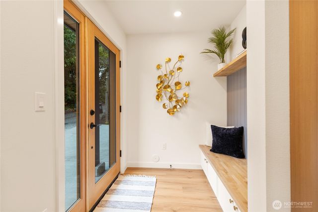 8253 Densmore Avenue N, Seattle, WA 98103