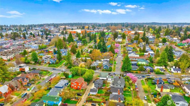 8253 Densmore Avenue N, Seattle, WA 98103