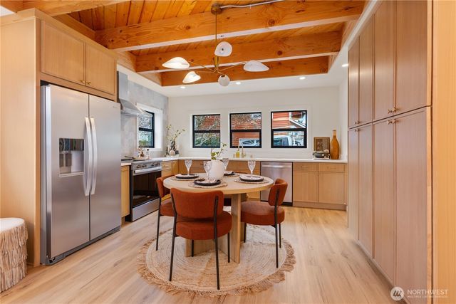 8253 Densmore Avenue N, Seattle, WA 98103