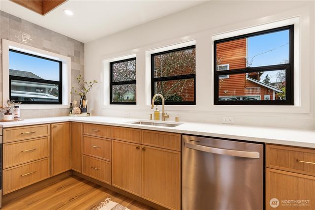 8253 Densmore Avenue N, Seattle, WA 98103