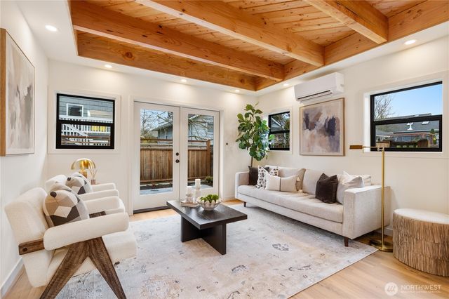 8253 Densmore Avenue N, Seattle, WA 98103