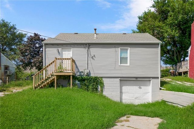 8517 Flora Avenue, Kansas City, MO 64131