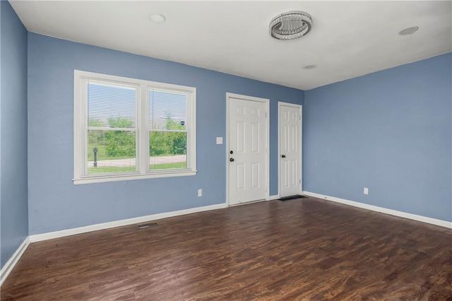 8517 Flora Avenue, Kansas City, MO 64131