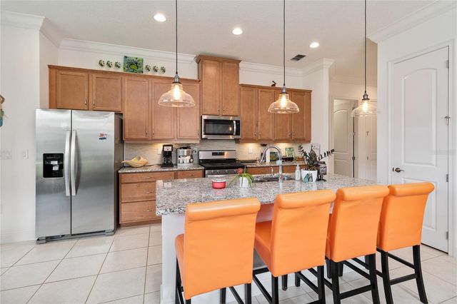 2557 YELLOW BRICK ROAD, St Cloud, FL 34772