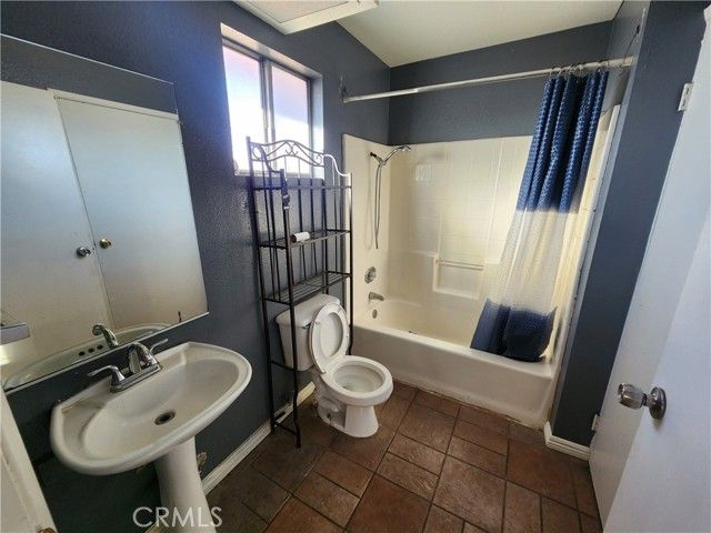 8850 3rd, Hesperia, CA 92345