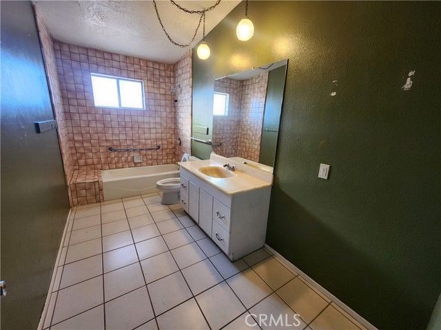 8850 3rd, Hesperia, CA 92345