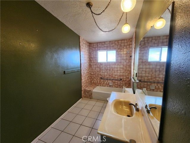 8850 3rd, Hesperia, CA 92345