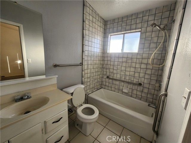 8850 3rd, Hesperia, CA 92345