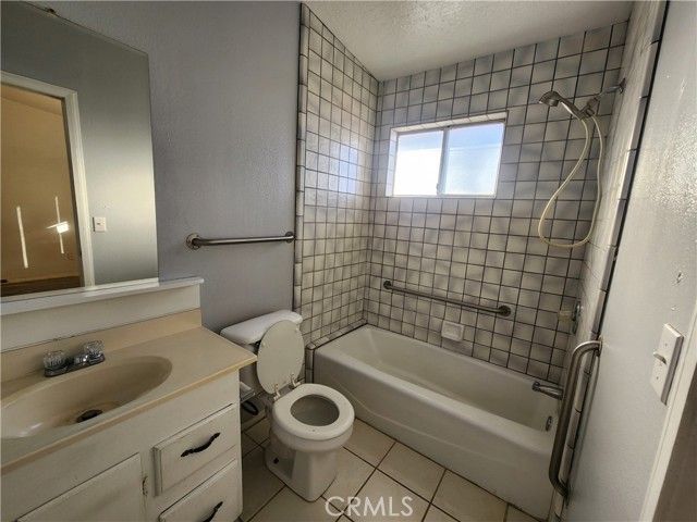 8850 3rd, Hesperia, CA 92345