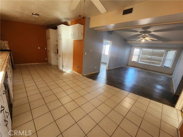 8850 3rd, Hesperia, CA 92345