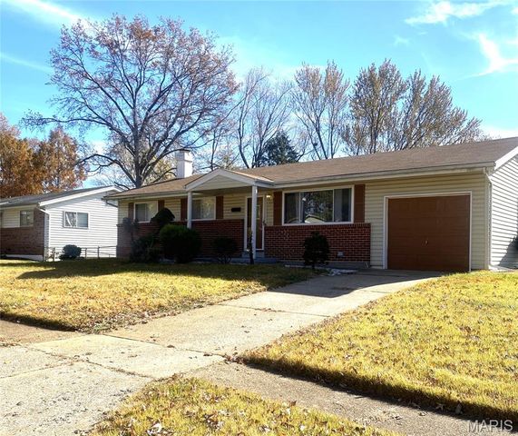 140 Mohan Drive, Florissant, MO 63033
