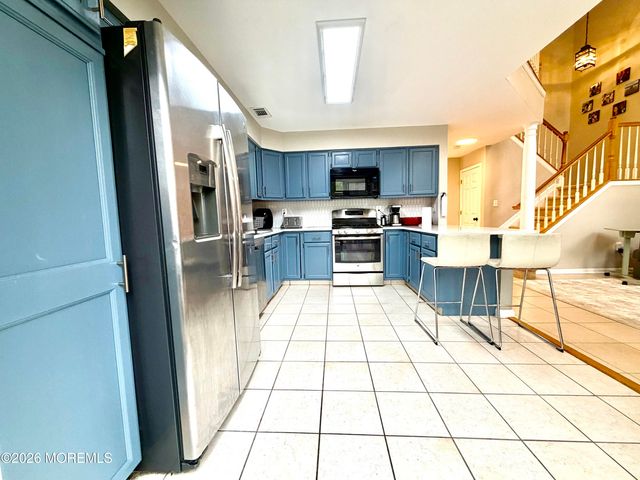 24 Painted Wagon Road, Holmdel, NJ 07733