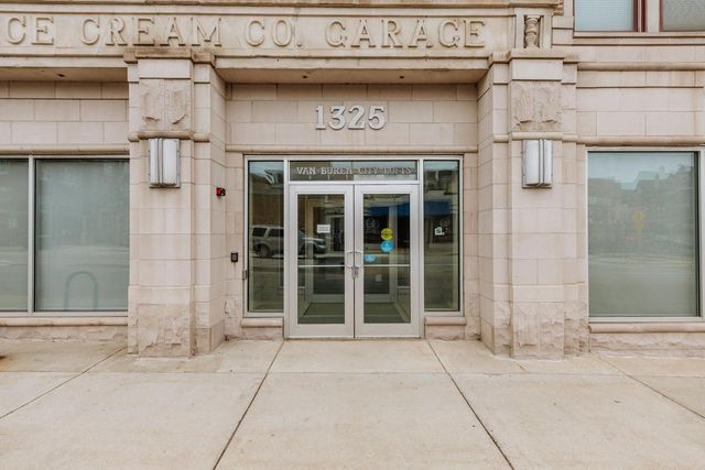 1325 N Van Buren STREET #402, Milwaukee, WI 53202