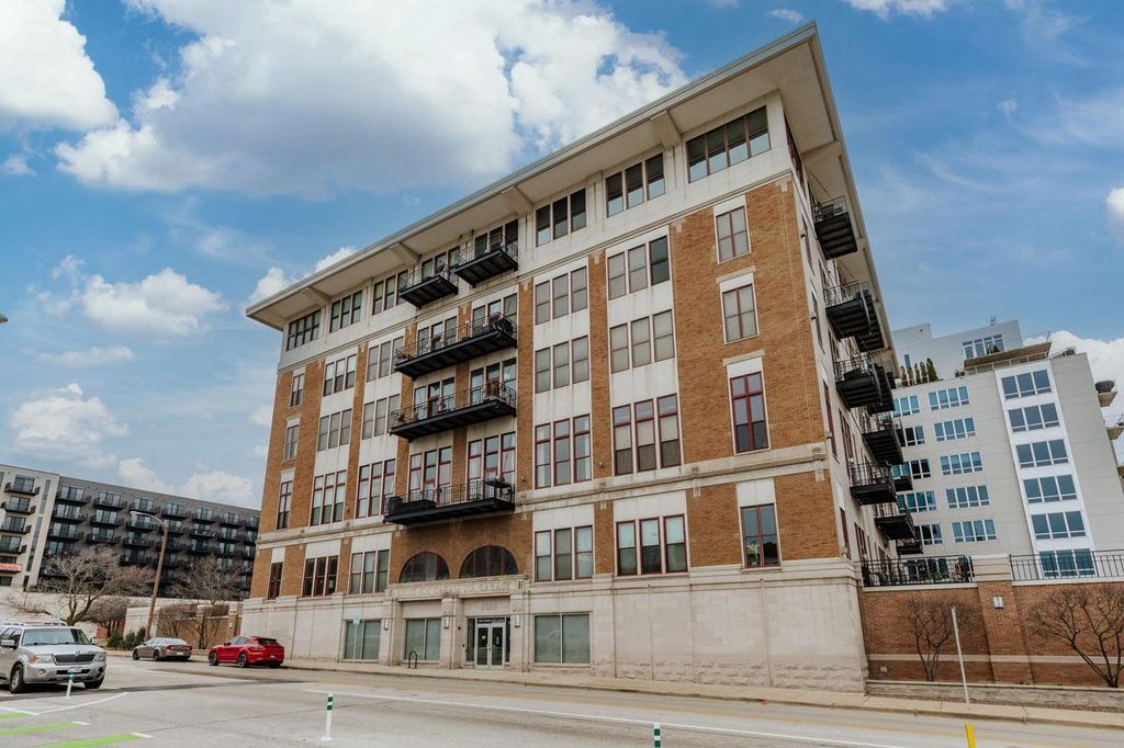 1325 N Van Buren STREET #402, Milwaukee, WI 53202