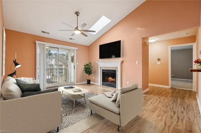 508 Thorncliff Dr Apt 303, Newport News, VA 23608