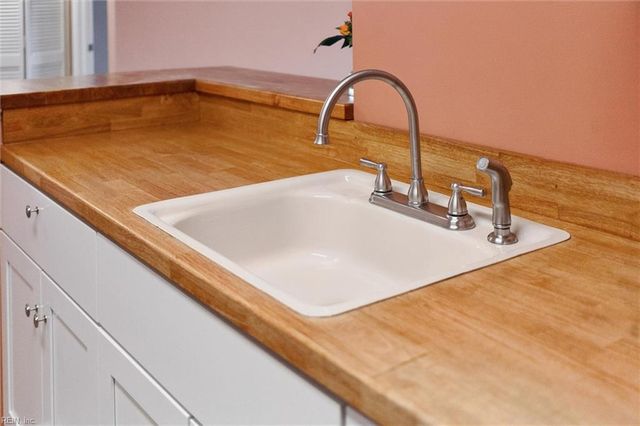 508 Thorncliff Dr Apt 303, Newport News, VA 23608