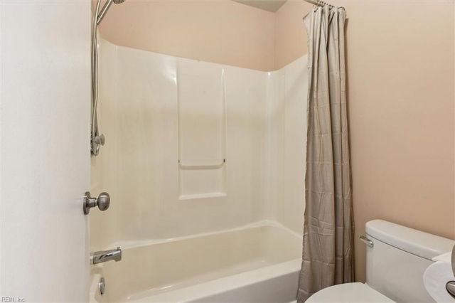 508 Thorncliff Dr Apt 303, Newport News, VA 23608