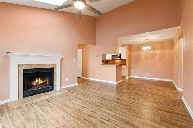 508 Thorncliff Dr Apt 303, Newport News, VA 23608