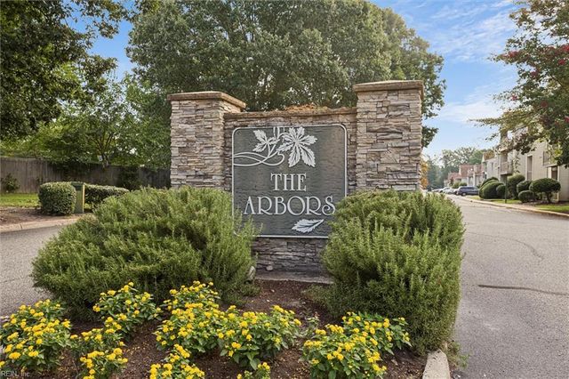508 Thorncliff Dr Apt 303, Newport News, VA 23608