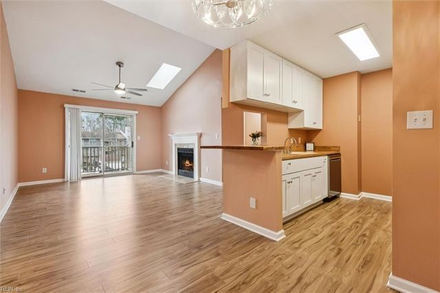 508 Thorncliff Dr Apt 303, Newport News, VA 23608