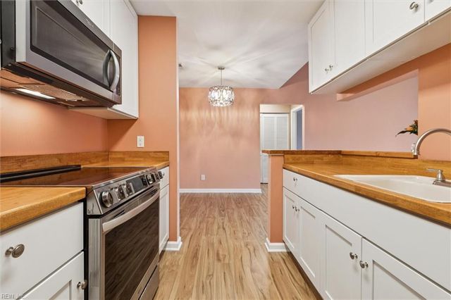 508 Thorncliff Dr Apt 303, Newport News, VA 23608