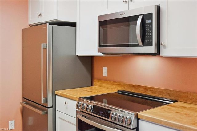 508 Thorncliff Dr Apt 303, Newport News, VA 23608