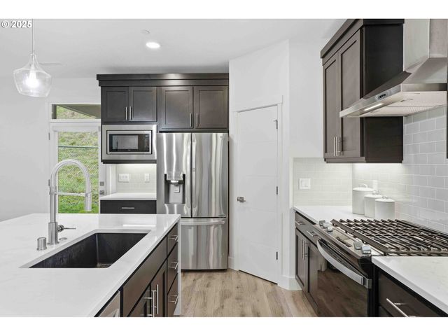 292 W MAPLE St, Washougal, WA 98671