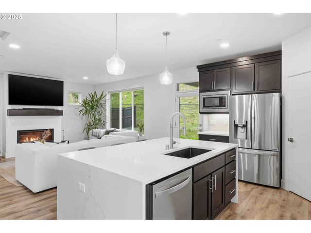 292 W MAPLE St, Washougal, WA 98671